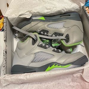 Air Jordan 5 RETRO (GS) Boys size 5